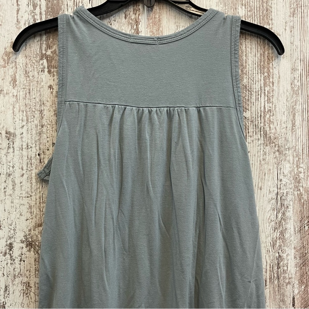 Women's Sleeveless Smocked Top Grey - Olive Sage Tank Summer Vacation M Flowy - Picture 5 of 7